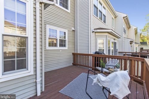 7433 Dunnington Pl, Alexandria VA  22315-5248 exterior