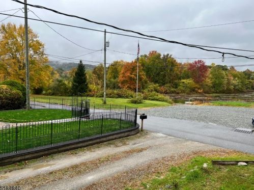 29 John St, West Milford Lakes NJ  07480-2138 exterior