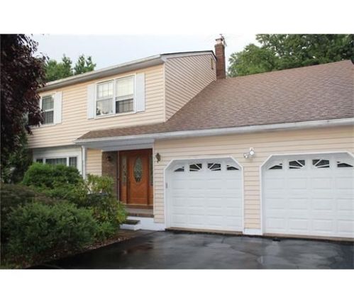 4 Burlington Ct, Edison, NJ 08820-1673