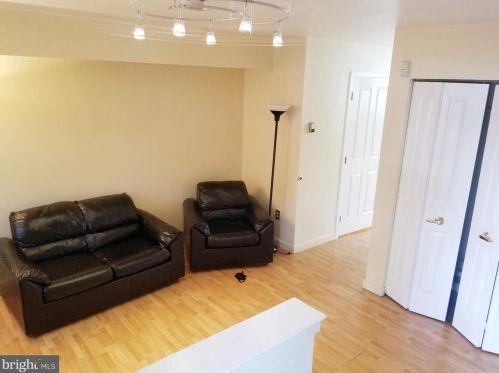 339 9th St, Philadelphia PA  19107-1409 exterior