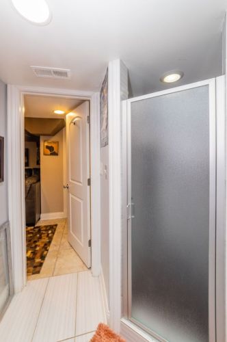 7350 Bennett Ave, Chicago IL 60649-4621 exterior