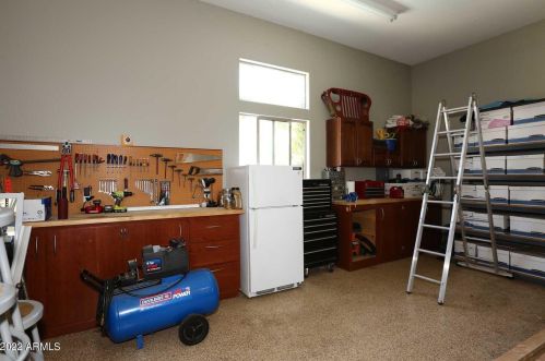 4451 Earll Dr, Phoenix AZ 85031-3821 exterior