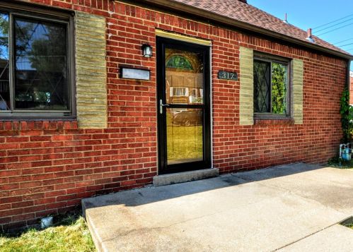 317 Skyview Dr, Pittsburgh, PA 15122-1161