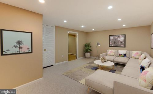 8510 Cherry Valley Ln, Alexandria VA  22309-2122 exterior