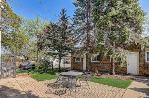 2201 Touhy Ave, Chicago IL  60645-3400 exterior