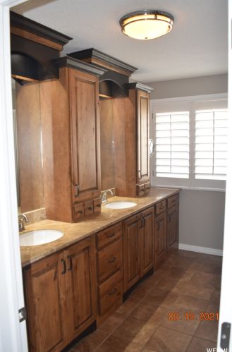 8915 4420, Taylorsville UT 84088-2655 exterior