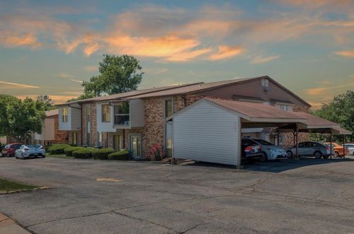 1251 Guelbreth Ln, Saint Louis MO 63146-5714 exterior