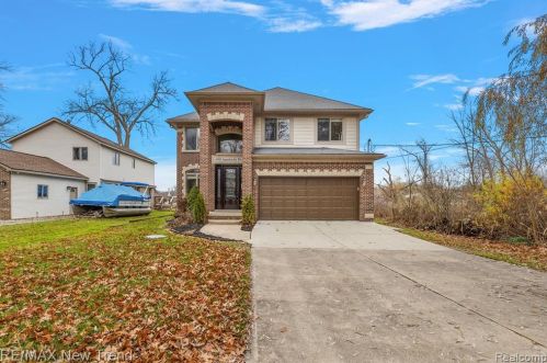 692 Appalachi St, Walled Lake MI  48390-1005 exterior