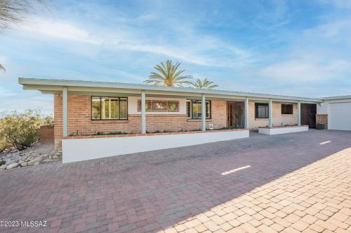 4305 Avenida Del Cazador, Tucson AZ  85718-7065 exterior