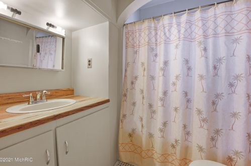 2118 Kalamazoo Ave, Grand Rapids MI 49507-3757 exterior