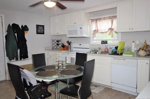 207 Smith St, Derby CT 06418-1244 exterior