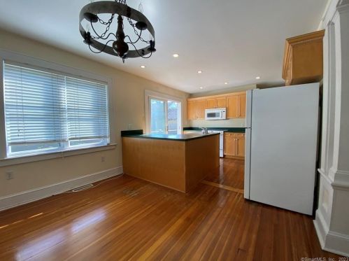 239 Seaside Ave, Milford CT 06460-6311 exterior