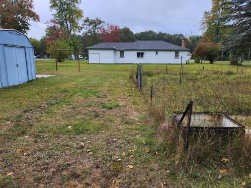 1926 Shettler Rd, Meskegon MI 49444-4255 exterior