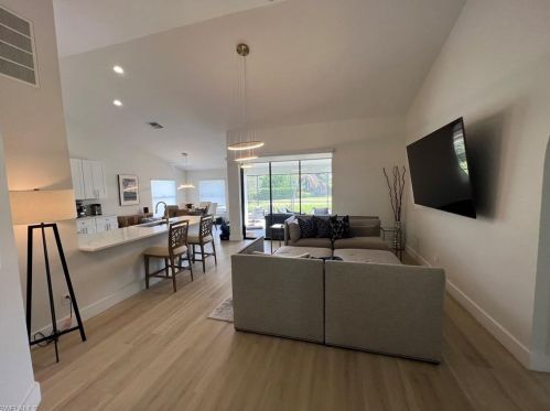 662 Lambton Ln, Naples FL 34104-7870 exterior