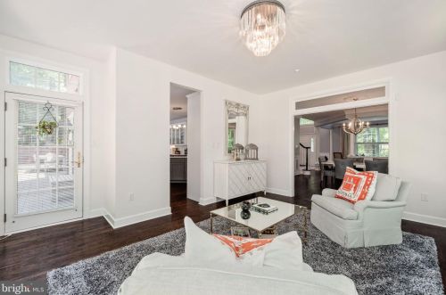 1941 Valleywood Rd, Mc Lean VA  22101-4931 exterior