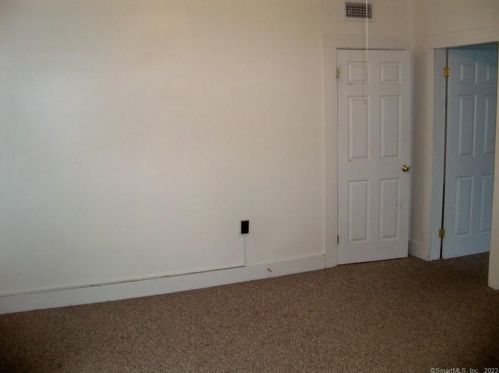 104 Meadow St, Wallingford CT 06492-3614 exterior