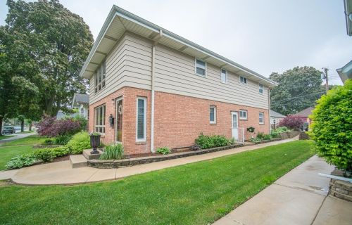 3045 48th St, Milwaukee, WI 53219-3306