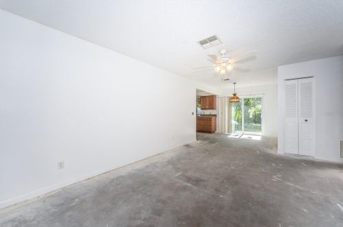 8519 Misty Riv Ct, Tampa FL 33637-4915 exterior