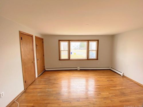 35 Lownds Dr, Windsor Locks CT  06096-2818 exterior