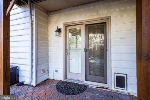 6026 Lands End Ln, Alexandria VA 22315-2669 exterior