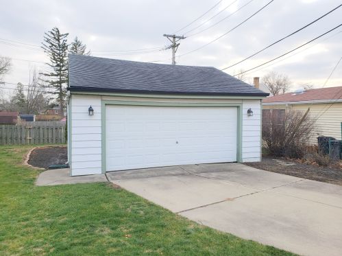 372 Fremont Ave, Elmhurst IL 60126-2253 exterior