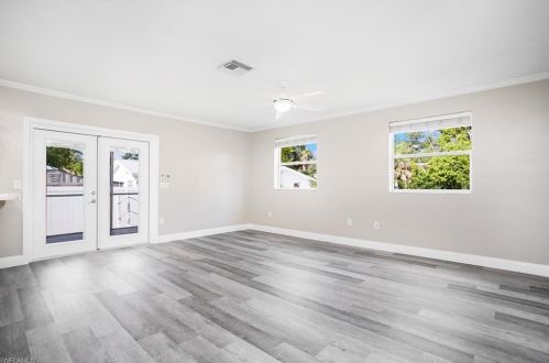 1423 Shadowlawn Dr, Naples FL 34112-4850 exterior