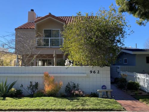 962 E Ave, San Diego, CA 92118-2507