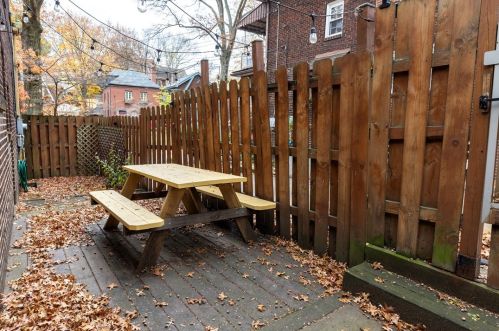 109 Race St, Pittsburgh PA  15218-1337 exterior