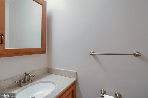 2005 Chapel Frg Dr, Lancaster PA 17601-1654 exterior