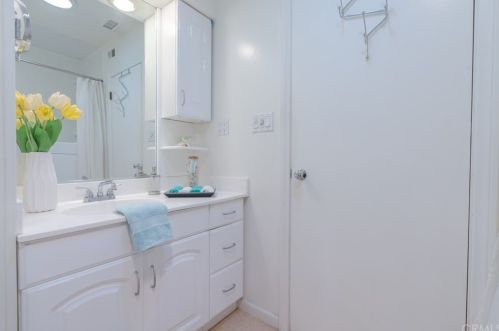 15542 Cornuta Ave, Bellflower CA 90706-4805 exterior