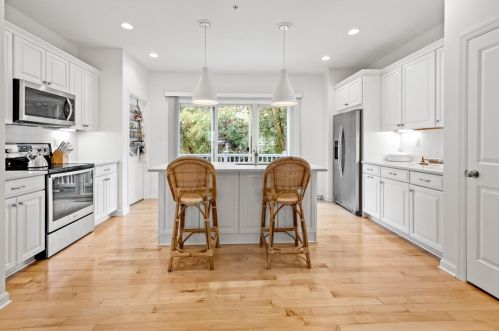 868 Highpointe Cir, Pittsburgh PA 15220-1854 exterior