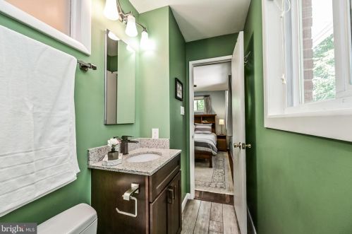 5615 Chase Ct, Alexandria VA 22312-6318 exterior