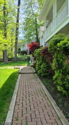 9 Persimmon Way, Springfield NJ  07081-3605 exterior