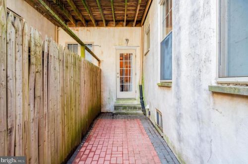 625 Bainbridge St, Philadelphia PA  19147-2135 exterior