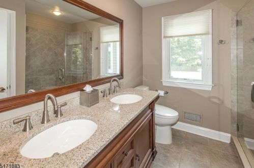 10 Marion Ln, Scotch Plains NJ 07076-2925 exterior