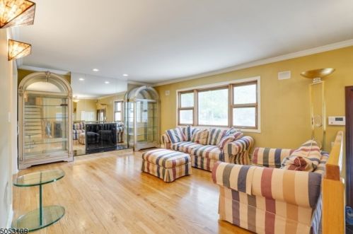 153 Robbins Ave, Berkeley Heights NJ 07922-1209 exterior