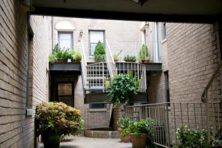 1124 25th St, Washington DC  20037-1402 exterior