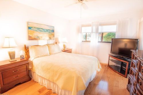 5709 Gage Ln, Naples, FL 34113-3548