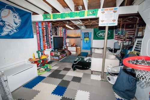 1 Ambler Dr, Norwalk CT 06851-5201 exterior