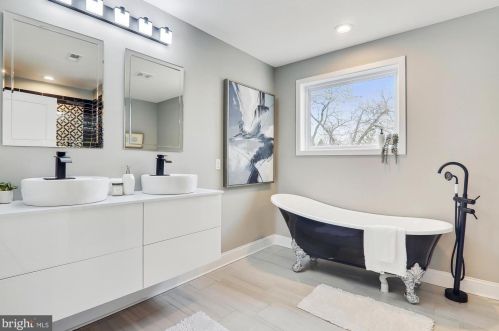 900 Prospect St, Silver Spring MD  20912-6875 exterior