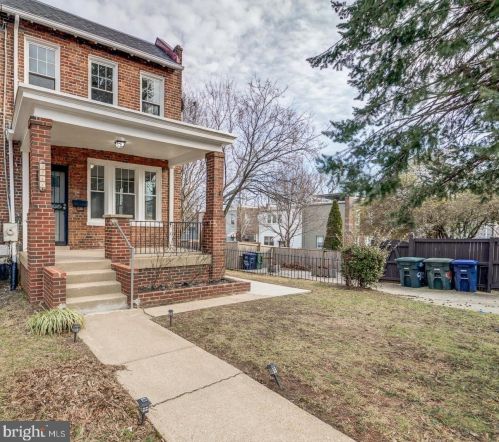 3211 9th St, Washington DC  20017-3505 exterior