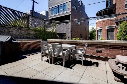 1512 Wieland St, Chicago IL 60610-1233 exterior