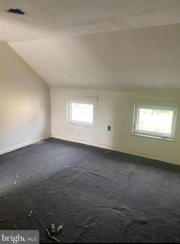 317 Hanover St, Trenton, NJ 08618-4827