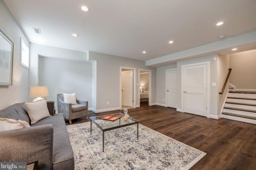 300 Mount Vernon Ave, Alexandria VA  22301-2232 exterior