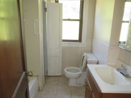 2634 Library Rd, Pittsburgh PA 15234-3107 exterior