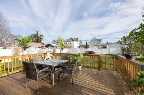 32 Clifton St, Wallingford CT  06492-4002 exterior