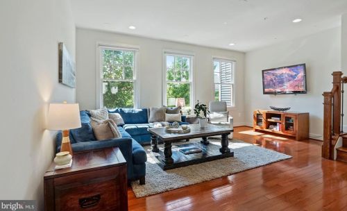 715 Alfred St, Alexandria VA 22314-1825 exterior