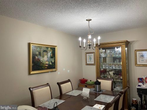 5 Chamberlin Ct, Trenton NJ  08648-2621 exterior