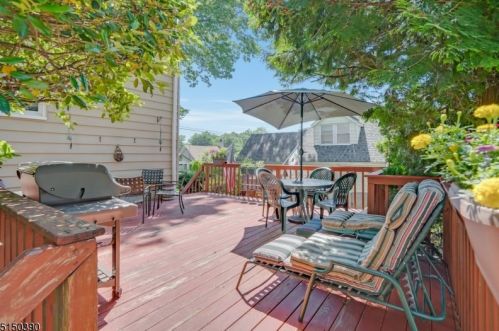 85 Upper Rainbow Trl, Parsippany NJ 07834-3320 exterior