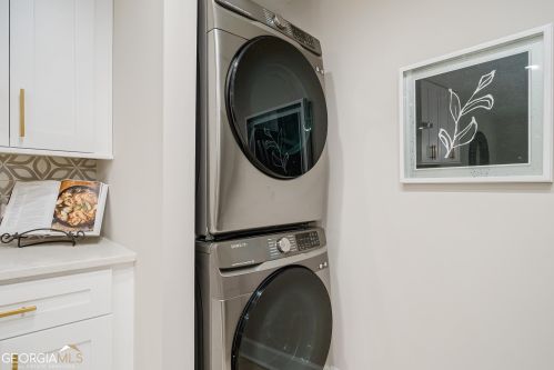 25 Chaumont Sq, Atlanta GA  30327-1088 exterior